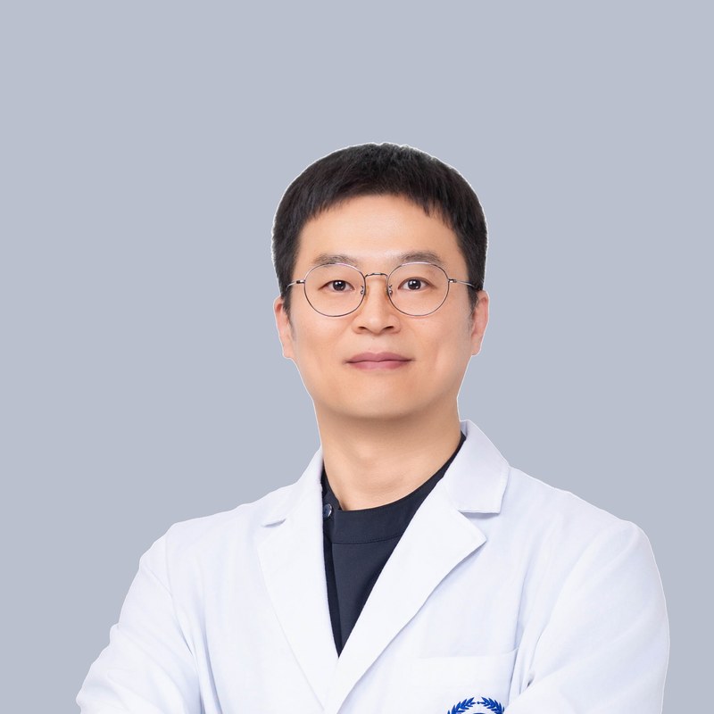 통합치의학과 전문의 신준용 샤인치과 원장